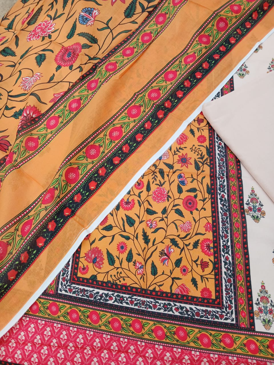 Aladeen Fabrics | GulAhmed 3-Piece Summer Lawn Suit with Lawn Dupatta – Printed Unstitched Pakistani Dress
