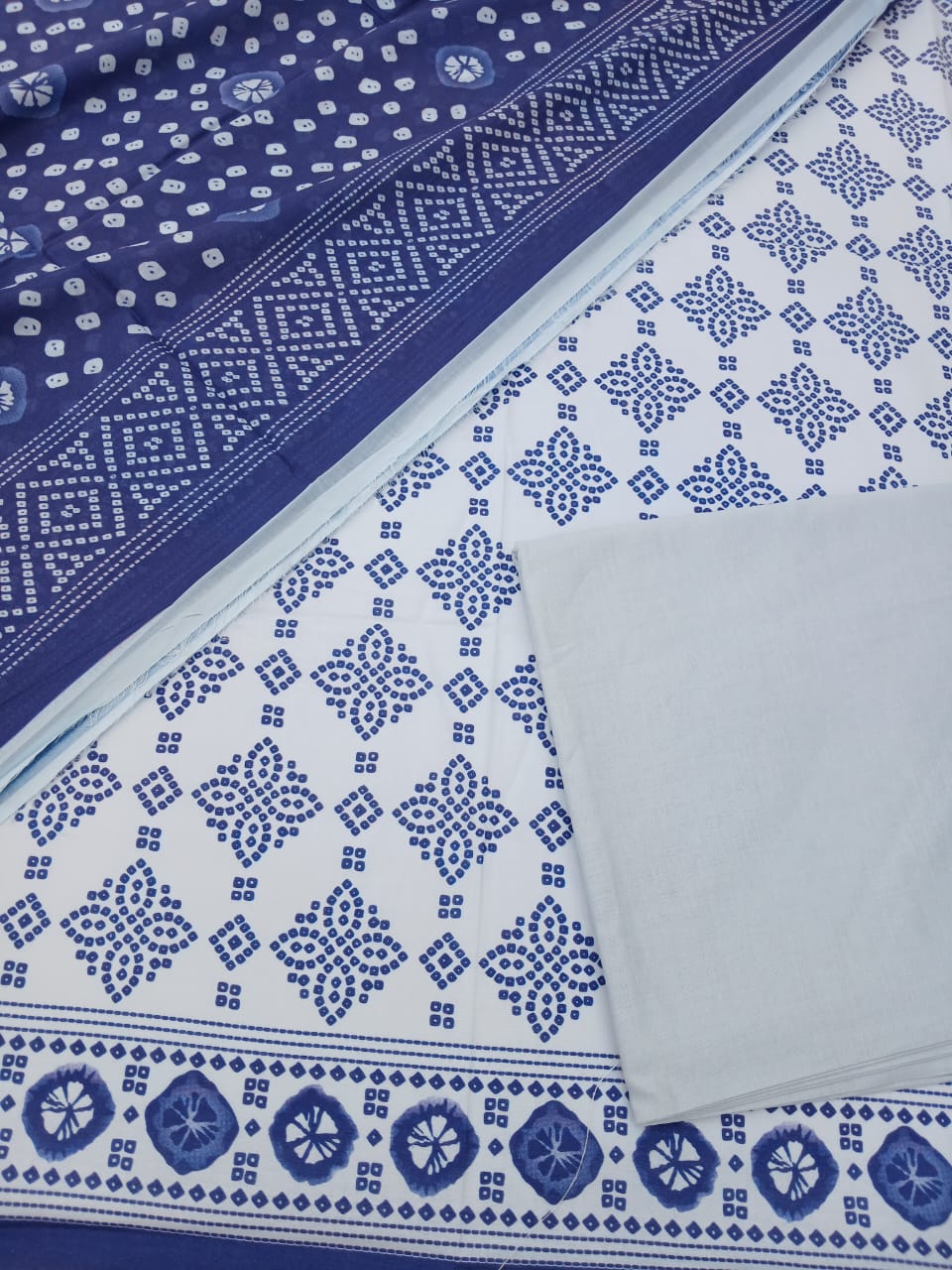 Aladeen Fabrics | GulAhmed 3-Piece Blue & White Printed Summer Lawn Suit with Lawn Dupatta