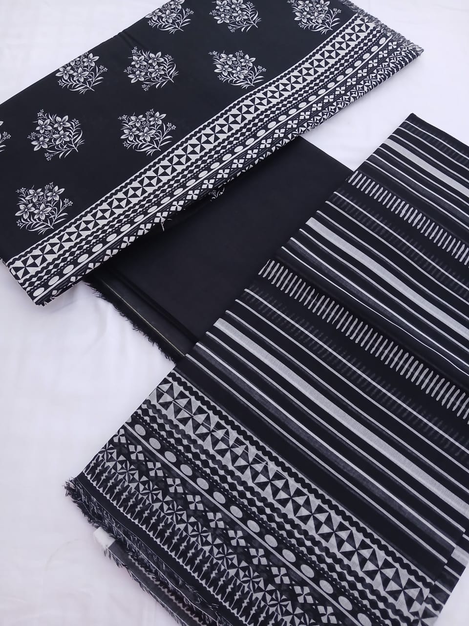 Black 3-Piece Slub Lawn Suit | Pakistani & Indian Style – Aladeen Fabrics