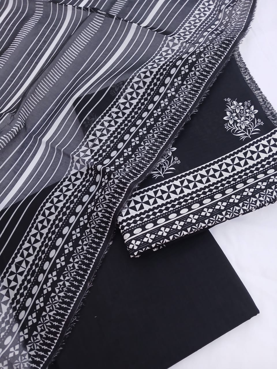 Black 3-Piece Slub Lawn Suit | Pakistani & Indian Style – Aladeen Fabrics