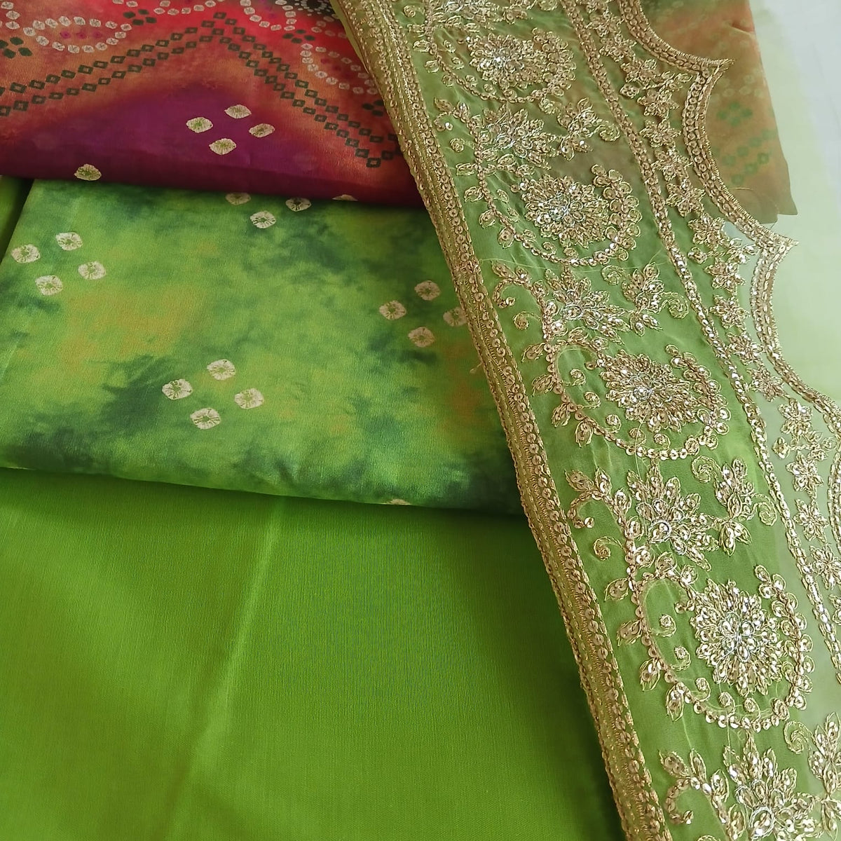 Motifz Chunri Digital Printed Lawn Suit – 3 Piece with Embroidered Neck & Daman Patch