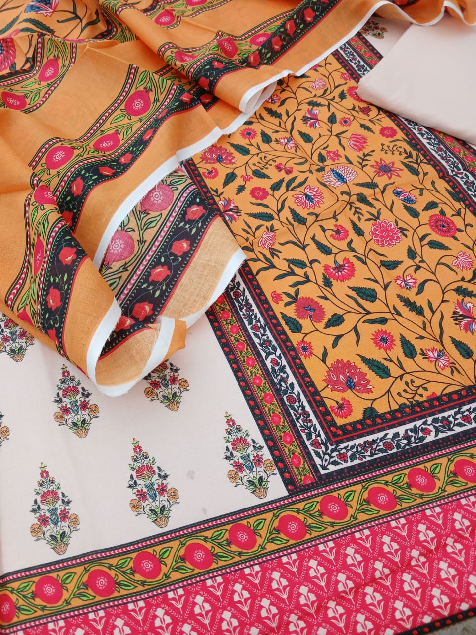 Aladeen Fabrics | GulAhmed 3-Piece Summer Lawn Suit with Lawn Dupatta – Printed Unstitched Pakistani Dress