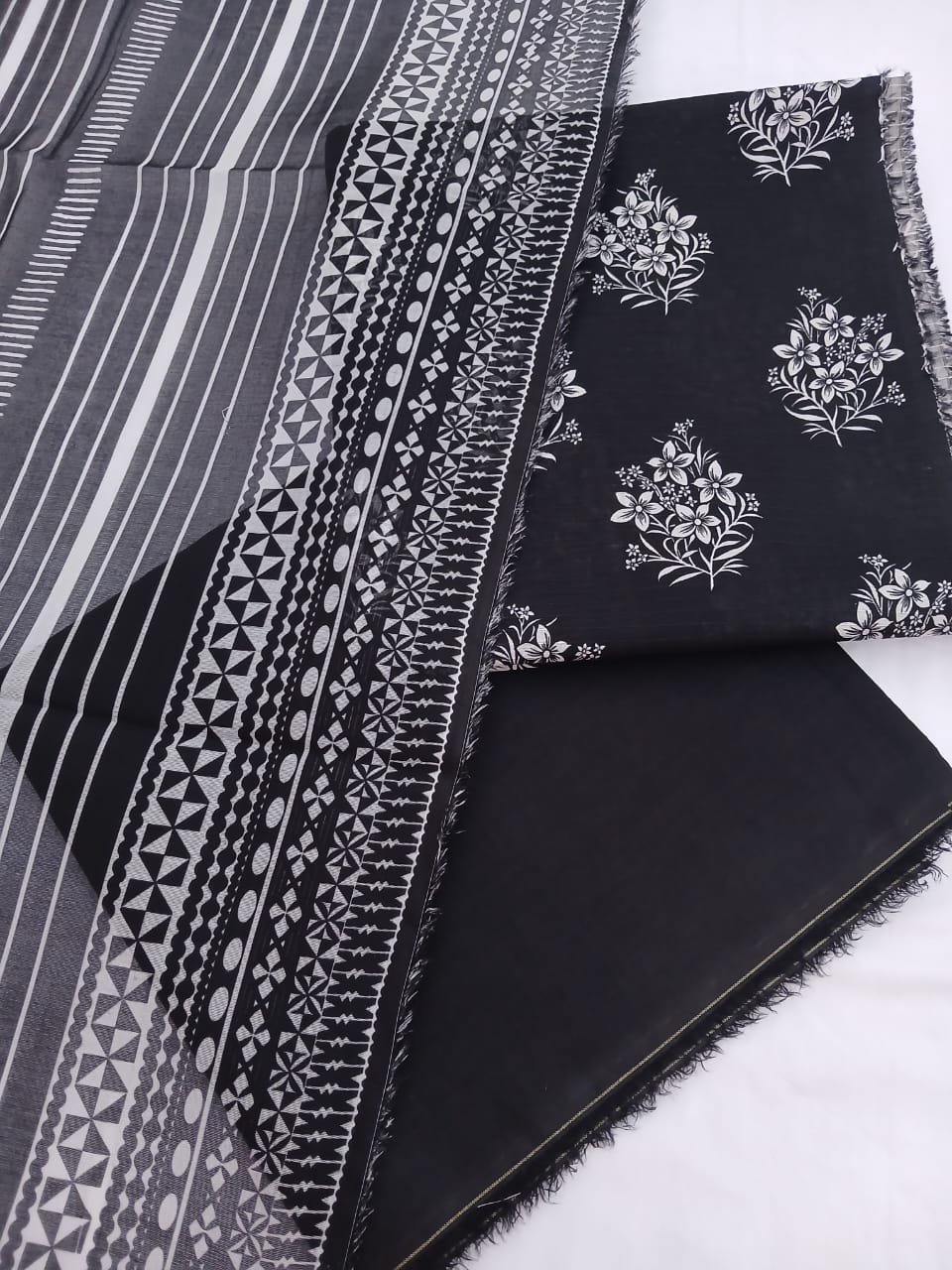 Black 3-Piece Slub Lawn Suit | Pakistani & Indian Style – Aladeen Fabrics