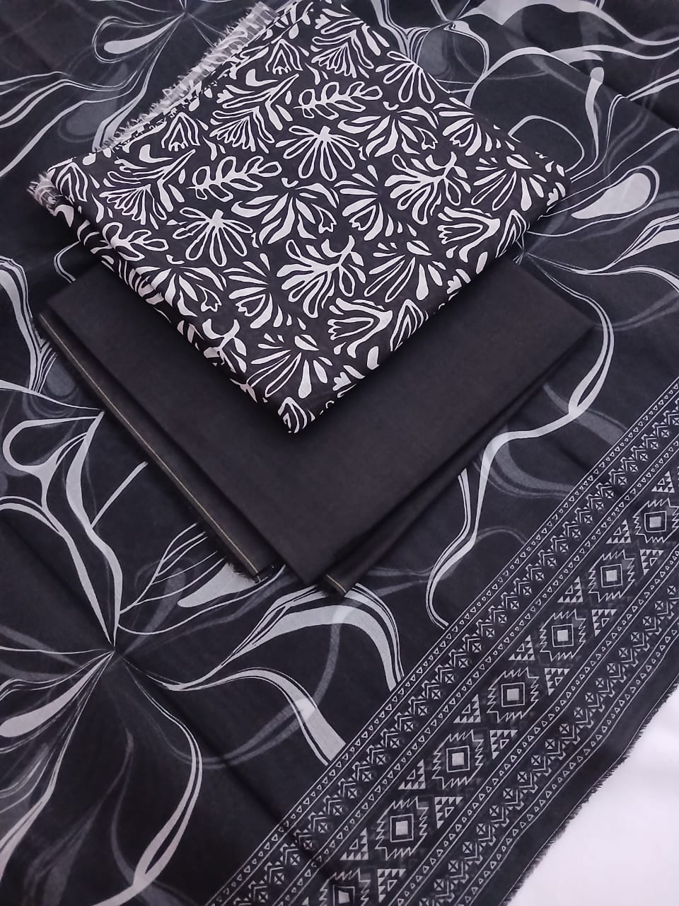 Black 3-Piece Lawn Suit| Pakistani Style – Aladeen Fabrics